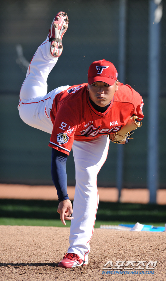 
	31�� ����(�ѱ��ð�) �̱� �ָ������� ���������� 'ĵ�ڽ���Ƽ �ο��� ���÷���'���� ���� KIA Ÿ�̰����� ������ķ���� ���ȴ�. ������ ������

����������(�ָ�������)=���� ���� kyungmin@sportschosun.com / 2012.01.31.


