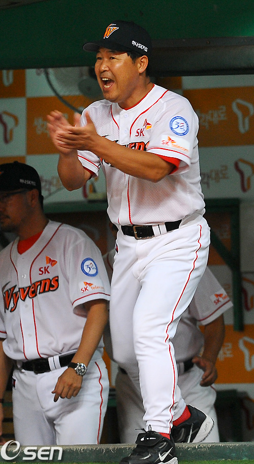 
	�̸��� ����, ����� �������� �Ͼ�ڸ��� ��ȭ�� �翬
