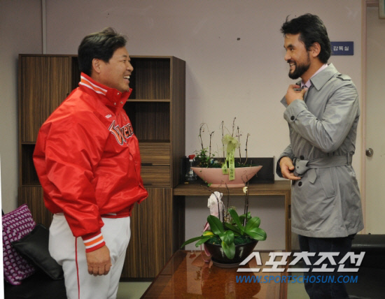 
	SK �̸��� ��������� ����ȣ�� �ѱ��ø��� 3������ ���� ������ 10�� 28�� ��õ ���б��忡�� ���� ��̰� ��⸦ ������ �ִ�. ��õ=���ؿ� ���� noodle@sportschosun.com


