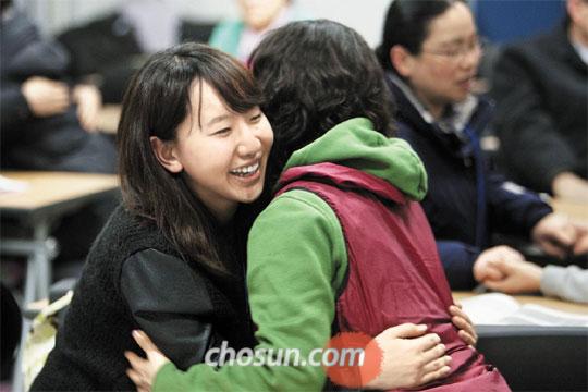 
	������ �Ƴ�, �θ�� �ڽ� �� ���� ��ó�ְ� ��ó�޴� �������� ���ູķ������ ����, �������� �ٲٱ⸦ �������� ������ ���� �ٲ� ���� �ٲٴ¡� �ູ ����� ���� �ִ�. ���ູķ������ ���� �ָ� 50ȸ�� �¾Ҵ�. /������ �������� heon@chosun.com
