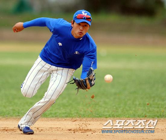 
	���ξ߱� �Ｚ �������� 25�� ��Ű���� ��ī�� ���忡�� �Ʒ��� ������. ������ �Ʒ��� �ϰ� �ִ�.

��Ű����(�Ϻ�)=���ؿ� ���� noodle@sportschosun.com


