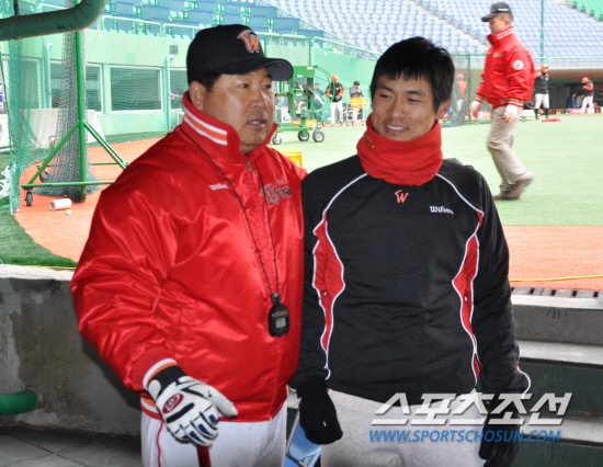 
	SK �̸��� ������ 14�� ����� �������� �ҷ� ���������� 'SK�� �̷��� �̲�� ����'��� Ī���ϰ� �ִ�. ��õ=������ ���� indyk@sportschosun.com


