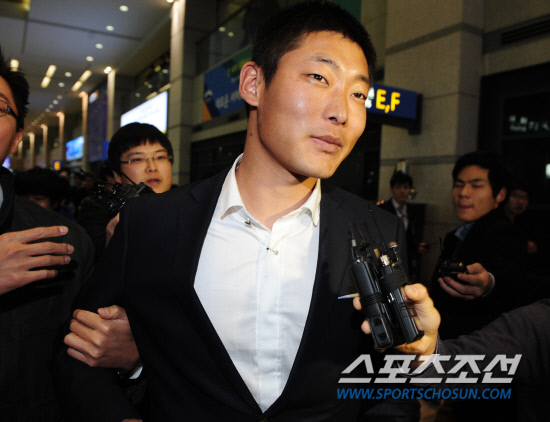 
	�������� ������ 29�� ��õ���׿��� '�� (���������) ���� �ʾҴ�'�� ����� �����ߴ�. ������ ���� ���翡���� ������� ����� �ڹ��ߴ�. ���� �輺���� ������ �������� �ִ� ��Ȳ, �̹��� �������� �ƴ� ����ϱ�.

����� ���� cjg@sportschosun.com/2012.02.29/


