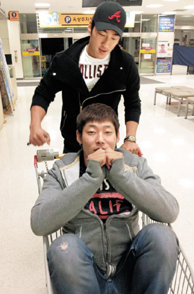 
	������ 10�� ���ֵ� ������ �Բ� ������ ������(����)�� �輺���� ���ֵ��� �� ������Ʈ���� �峭������ ��� ���ϰ� �ִ�. ���� ���� 1������ ���ֵ��� ���� �º����� ��⸦ �ְ� �޾Ҵ�. /LG ������ ���� Ʈ����
