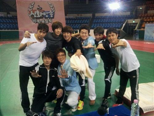 
	'��ȭ���' ����, "��ȭ��� 8��?" ��Ƽ�� '��¦'
