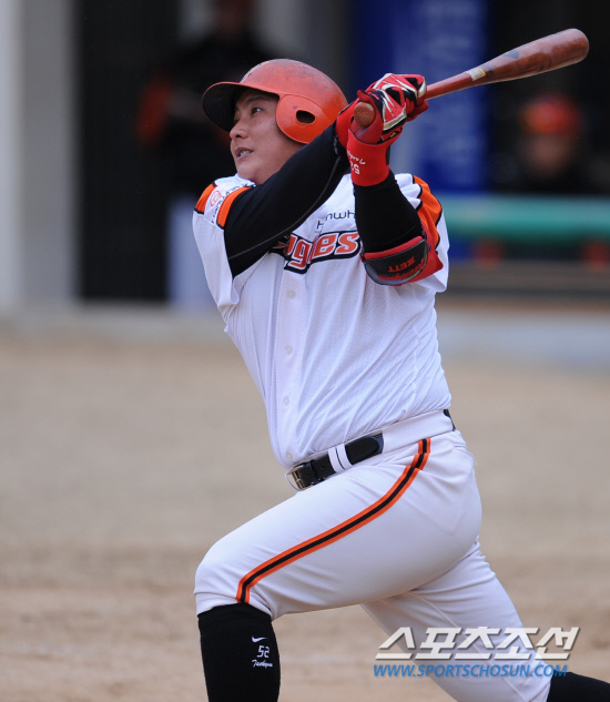 
	16�� ���� û�� ���հ���� �߱��忡�� ��ȭ�� �ؼ��� ������Ⱑ ���ȴ�. 6ȸ�� ��ȭ ���±��� 4ȸ�� �̾� ������Ÿ�� �ĳ��� �ִ�.

û��=���� ���� kyungmin@sportschosun.com / 2012.03.16.


