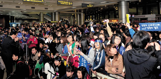 
	K�� ��Ÿ���� ȯ���ϱ� ���� �ϳ��� ���׿� �������� ��Ʈ�� �ҵ�. /KBS ����
