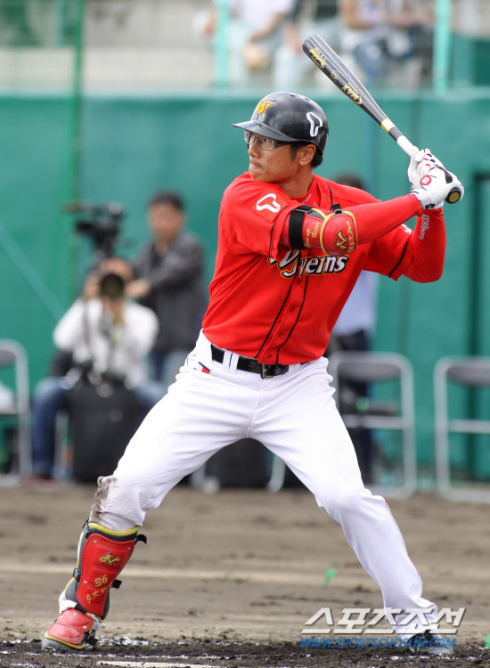 
	SK�� 17�� KIA���� �ù���� ù ��⼭ �ʱ����� ������ �ϴ� �������� Ÿ�� ��Ÿ���� �������. ������ �������� ��Ű���� ������� ���. ��������=SK ���̹���


