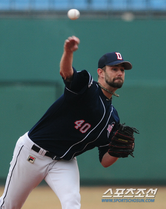 
	�λ� ����Ʈ�� 17�� �λ꿡�� ���� �Ե��� �ù���� �������� ���ߵ����� �����ϰ� �ִ�. �λ�=����� ���� cjg@sportschosun.com


