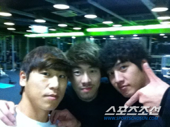 
	���̱�ȣ�� �ް� �Ⱓ���� �����Ʒ��� ������ �ʴ´�. ����Ʈ���̳ʿ��� ���� �����Ḧ ������ �Ϸ� 3�ð� ����ƮƮ���̴�, �ʶ��׽�, �ھ����α׷� �� ������⿡ �����Ѵ�. ���� �ܿ� �����Ʒ� �� ��ģ �ϴ뼺, �躸�� �۽���Ʈ���̳ʿ� ��� ���ߴ�. ������ó=�̱�ȣ Ʈ����


