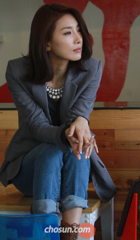 
	15�� ī�޶� �տ��� ������ ���� ���⸦ �����ְ� �ִ� �ŷ�Ʈ �輭��. �״¡���󸶸� �����鼭 �������� ���µ��� ���� �ʰ� ���ߴ��� ���� �״���. ���� �� �� ���� ���� ������ �ϴ� ���ݡ��̶�� �ߴ�. /������ ���� magnum91@chosun.com
