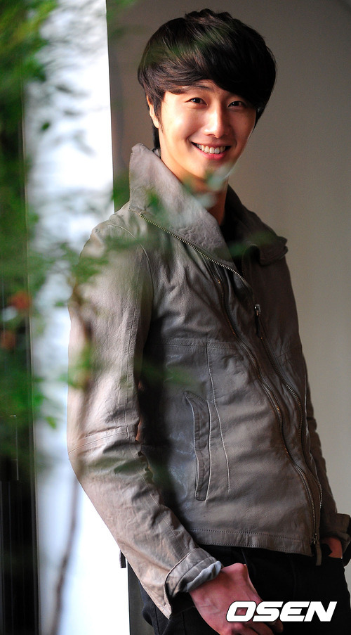 
	���Ͽ� "'��ǰ��' ���� �ް� ���� �ξҴ�"(���ͺ��)
