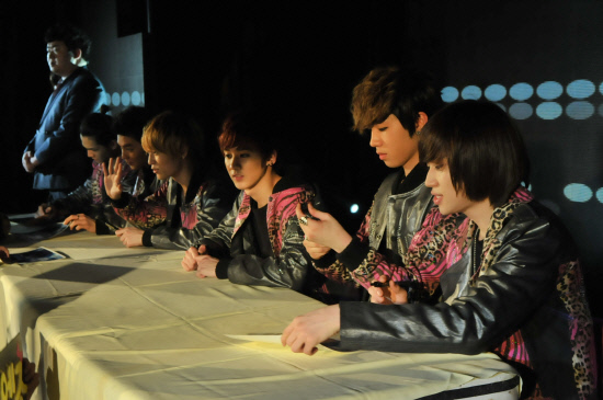 
	ƾž. ��������=T.O.P�̵��


