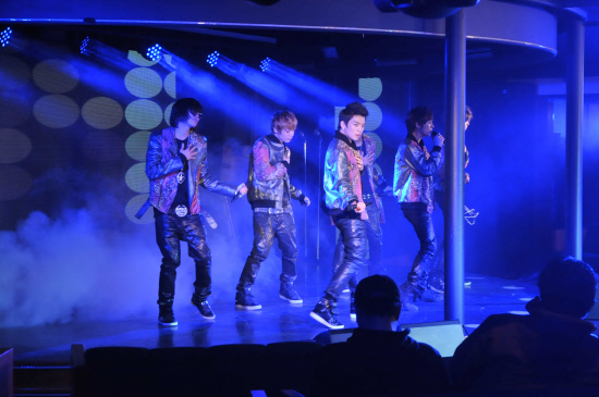 
	ƾž. ��������=T.O.P�̵��


