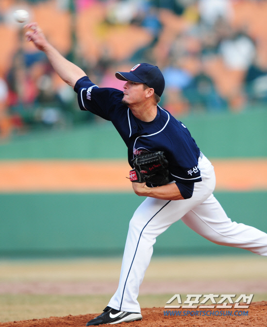 
	�λ� ������ �����Ͱ� 18�� �Ե����� �ù���⿡�� �����ϰ� �ִ�. �λ�=����� ���� cjg@sportschosun.com


