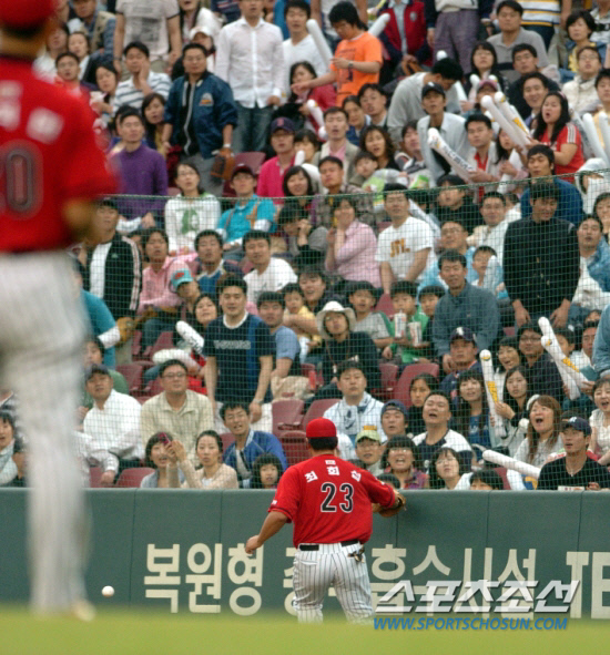 
	������ ���� ���ξ߱��� ù ���� ���� 2007�� 5��19�� ��� �λ���. ������ 6ȸ �λ� �Ȱ����� �Ŀ� Ÿ���� �������ٰ� ��ġ�� �ִ�. ���������� DB


