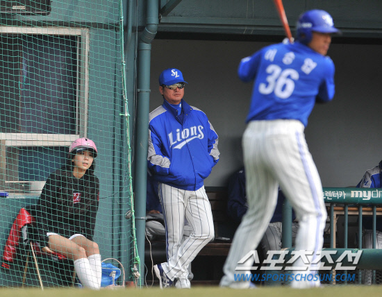 
	���ξ߱� LG�� �Ｚ�� �ù���Ⱑ 18�� ���� ��Ǿ߱��忡�� ��������. LG ��Ʈ�ɰ� ������ ������ �̽¿��� ���Ѻ��� �ִ�.    ���=���ؿ� ���� noodle@sportschosun.com


