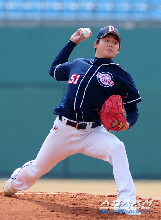 
	18�� �λ걸�忡�� 2012 ���ξ߱� �ù���� �λ�� �Ե��� ��Ⱑ ���ȴ�. �λ� ���� �������� ������ ���� �Ѹ��� �ִ�.

�λ�=����� ���� cjg@sportschosun.com/2012. 3. 18/


