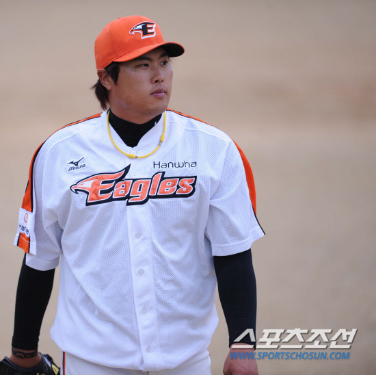 
	���� 16�� ���� û�� ���հ���� �߱��忡�� ��ȭ�� �ؼ��� ������Ⱑ ���ȴ�. ��ȭ �������� �������� 3ȸ�� ���� ��ģ �� ���ƿ����� ���� �ִ�. û��=���� ���� kyungmin@sportschosun.com


