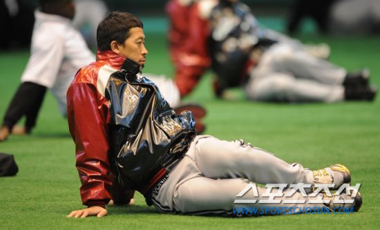 
	LG �̺��Դ� ��Ű���� �����Ʒ� ��� ������� �ణ ���� �ù���⿡ �������� ���ϰ� �ִ�. ���ؿ� ���� noodle@sportschosun.com


