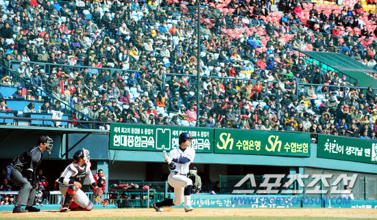 
	20�� ��ǿ��� ������ �λ�� LG�� �ù���⿡�� ���Ͽ� �ұ�, 7900���� �ҵ��� ã�Ҵ�. ���=������ ���� rainmaker@sportschosun.com


