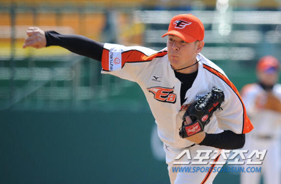 
	20�� û�־߱��忡�� ��ȭ�̱۽��� �Ե����̾����� �ù���Ⱑ ���ȴ�. ��ȭ �轺�� ���� ������ �����ϰ� �ִ�.û��=������ ���� songs@sportschosun.com


