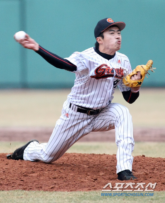 
	17�� �λ걸�忡�� 2012 ���ξ߱� �ù���� �λ�� �Ե��� ��Ⱑ ���ȴ�. �Ե� �������� �輺ȣ.

�λ�=����� ���� cjg@sportschosun.com/2012. 3. 17/


