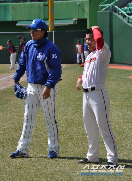 
	�Ｚ �̽¿�(����)�� SK ���ٿ찡 ���� 20�� �ù���⿡ �ռ� �Ʒýð��� ������ ��⸦ ������ �ִ�. ��õ=������ ���� indyk@sportschosun.com


