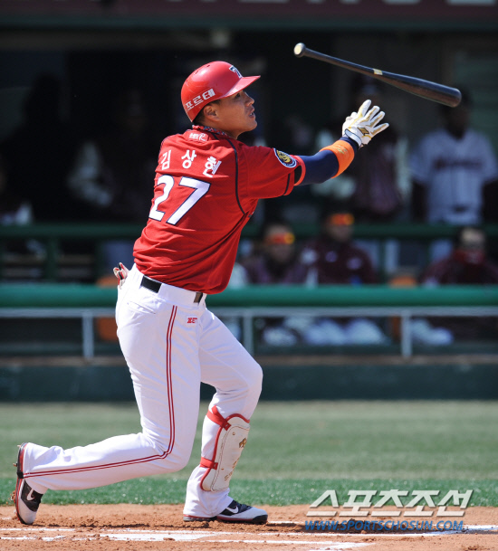 
	20�� ���� �� �߱��忡�� 2012 ���ξ߱� �ؼ��� KIA�� �ù���Ⱑ ���ȴ�. 1ȸ�� KIA ������� �ܾ��� ŭ������ �ö��̺��� �� ���� �ִ�.

��= ���� ���� kyungmin@sportschosun.com / 2012.03.20.


