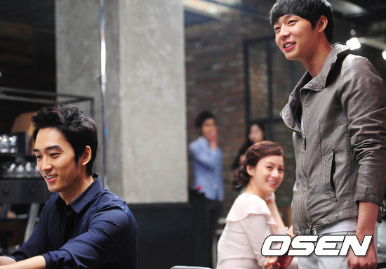 
	�۽���, ���� �Կ��弭 �ŷ� ����..'�տ��� �뺻��..'
