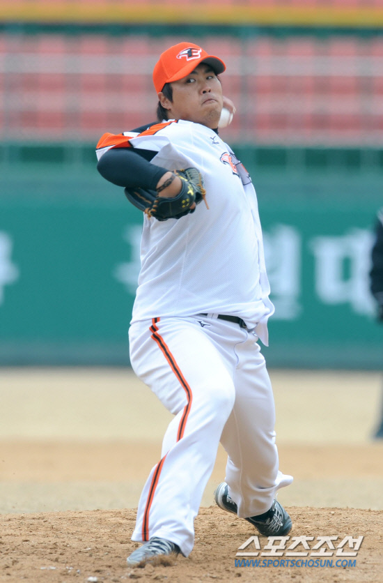 
	��ȭ �������� û�� �λ����� ���ߵ����� ������ ������ �ϰ� �ִ�. û��=������ ���� songs@sportschosun.com


