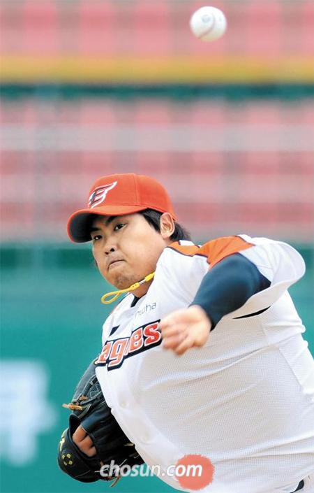 
	'����' �������� ���簡 ������ ��⿴��. 22�� û�־߱��忡�� ���� �λ���� ���ξ߱� �ù���⿡�� ��ȭ ���߷� ���� �������� 5�̴� 1�������� 4��1 �¸��� �̲�����. /������ ���� songs@sportschosun.com
