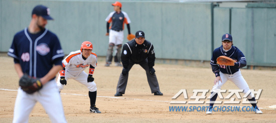 
	�λ� �뺴 ����Ʈ�� 22�� û�� ��ȭ������ 1ȸ 1�� ������ �强ȣ�� �ǽ��ϸ� ���� �غ� �ϰ� �ִ�. û��=������ ���� songs@sportschosun.com


