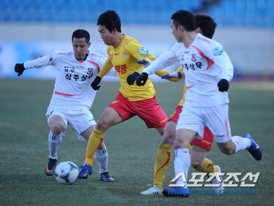 
	11�� ���� ���� źõ ���տ�忡�� 2012 K���� ���� ��ȭ�� ���� ���� ��Ⱑ ���ȴ�. �Ĺ� ���� ���������� ���� ������ ���̿��� ���� ���� �ִ�.

����= ���� ���� kyungmin@sportschosun.com/ 2012.03.11.


