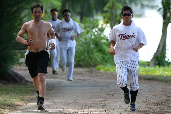 
	���� 1�� ������ �����Ʒ� �� �����䱸�忡�� ���ұ��� 6.5km �Ÿ��� �پ�� �Ϸ� �Ʒ��� �������ϰ� �ִ� ������(����)�� �� ��. ��������=LGƮ����


