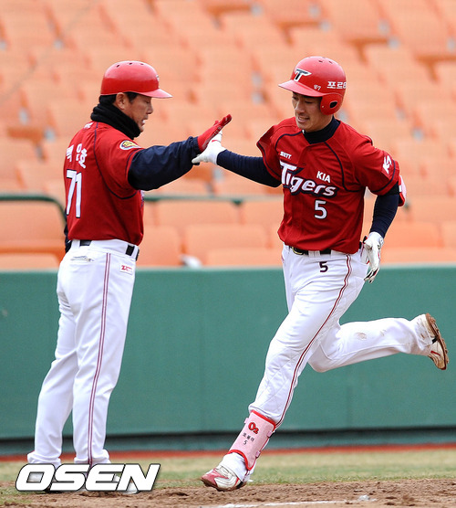 
	[�ù����] 'ȫ��ȣ �� ����������' KIA, �Ե��� 5-2 �����ݵ� ��
