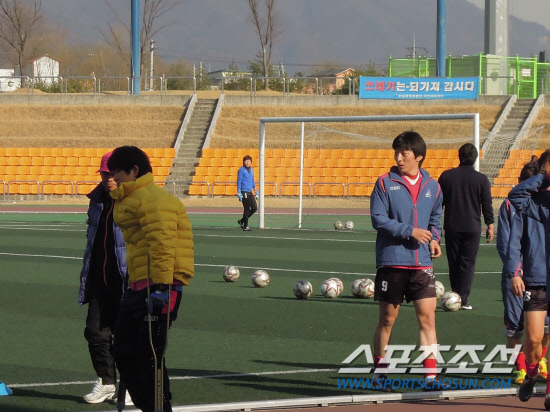 
	�޹������� �� ��Ȳ�� ��ġ�� WK-���� �����û���� �����ߴ�. 22�� ��⵵ �ϳ����տ�忡�� ���� �� ������⿡ ������ �������� ���� Ǯ�� ��ġ�� ���� �ִ�. �ϳ�=�ڻ�� ����


