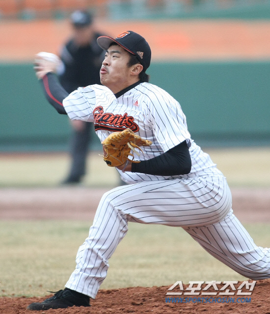 
	17�� �λ걸�忡�� 2012 ���ξ߱� �ù���� �λ�� �Ե��� ��Ⱑ ���ȴ�. �Ե� �������� �輺ȣ.

�λ�=����� ���� cjg@sportschosun.com/2012. 3. 17/


