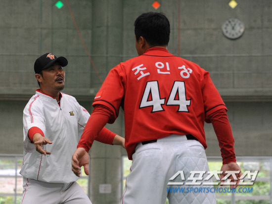 
	SK ��ȣ�ذ� ���μ��� �Ʒ� �� ��⸦ ������ �ִ�. ��Ű����(�Ϻ�)=���ؿ� ���� noodle@sportschosun.com


