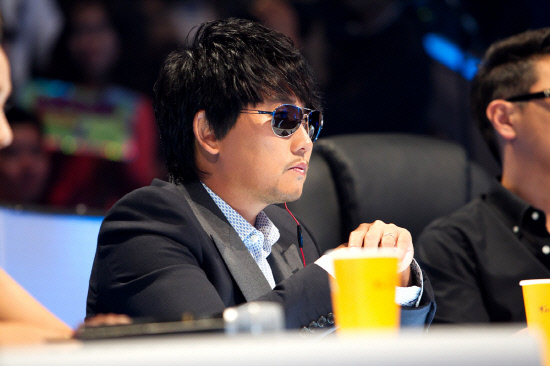 
	'���۽�Ÿ K'�� ���޴밨���� ���� �̽�ö�� ���ص� ������ �ɻ������� �ñ�� �ߴ�. ��������=Mnet


