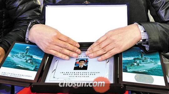 
	õ���� ��ħ���� ���� ��(ͺ) ���¼� ������ ���� ������� õ���� ������ �ٿ� Ư�� ���۵� �����п� ������ ���� ���� ���ٵ�� �ִ�. /���⺴ ���� gibong@chosun.com
