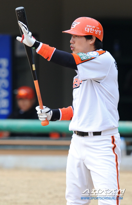 
	22�� û�־߱��忡�� ��ȭ�̱۽��� �λ꺣��� �ù���Ⱑ ���ȴ�. 4ȸ Ÿ���� �� �强ȣ�� �λ� ����Ʈ���� ��� Ÿ���� ��û�ϰ� �ִ�.

û��=������ ���� songs@sportschosun.com/2012.3.22


