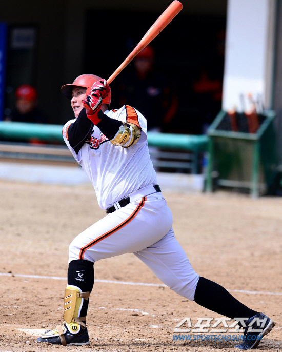 
	25�� û�־߱��忡�� ���ξ߱� �ù���� ��ȭ�̱۽��� �Ｚ���̿����� ��Ⱑ ���ȴ�. 3ȸ 1�� ���翡�� ���±��� 2Ÿ�� 2��Ÿ�� ġ�� �ִ�. 

û��=������ ���� songs@sportschosun.com/2012.3.25


