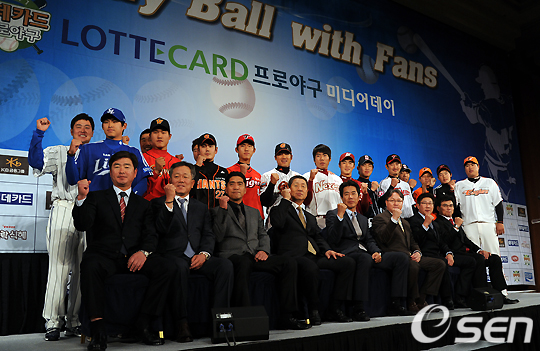 
	KBO, 4�� 3�� "Let's Play Ball with Fans!!" �̵��� ����
