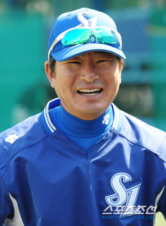 
	27�� �뱸���忡�� ���� 2012 ���ξ߱� �ù���� �Ե��� �Ｚ�� ��⸦ �յΰ� �Ｚ ������ ������ �������� ���ͺ並 �ϸ� Ȱ¦ ���� �ִ�.

�뱸=����� ���� cjg@sportschosun.com/2012.03.27/


