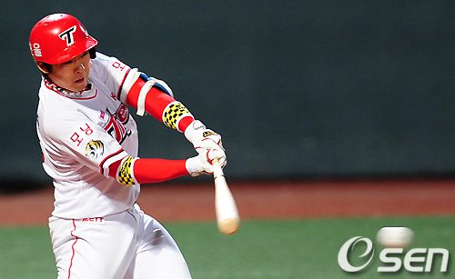 
	[�ù����] '��ġȫ 2��Ÿ 3Ÿ��' KIA, �⵿�� �߱��� LG ����
