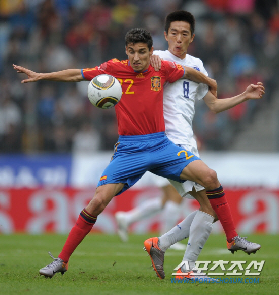 
	2010�� 6��4�� ����Ʈ���� �ν��θ�ũ�� ��ġ�� Ƽ�������� ����忡 ���� �ѱ������Ŵ�ǥ���� �������� ģ����⿡�� �ѱ� ������� ������ ���ٽ��� ���� ������ �ִ�.   ���� ���� kyungmin@sportschosun.com


