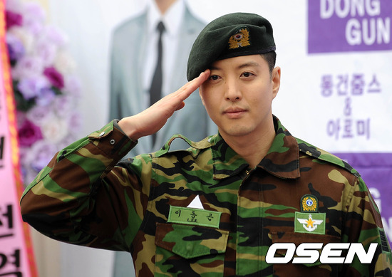 
	'����' �̵��� "���ο��� �ɱ׷��̶� ���� Ȱ�¼�"
