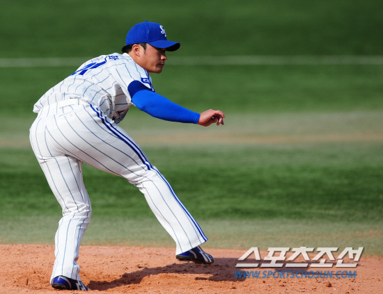 
	27�� �뱸���忡�� 2012 ���ξ߱� �ù���� �Ե��� �Ｚ�� ��Ⱑ ���ȴ�. 9ȸ�� 2�� 1�� �Ե� �ź��� Ÿ�� �� �Ｚ�� ������ ����ȯ�� ������ ���� �Ѹ��� �ִ�.�뱸=����� ���� cjg@sportschosun.com


