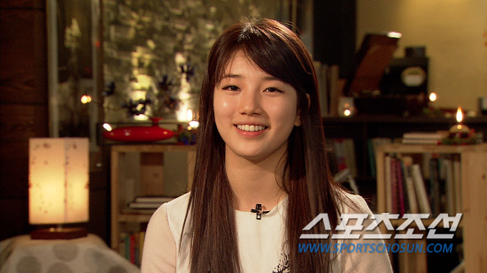 
	������ '���� in TV'(TV����)�� ��������� ���ͺ� �ڳ� '��ȭ������'�� �⿬�� �پ��� �̾߱⸦ Ǯ�����.

����=���� inTV


